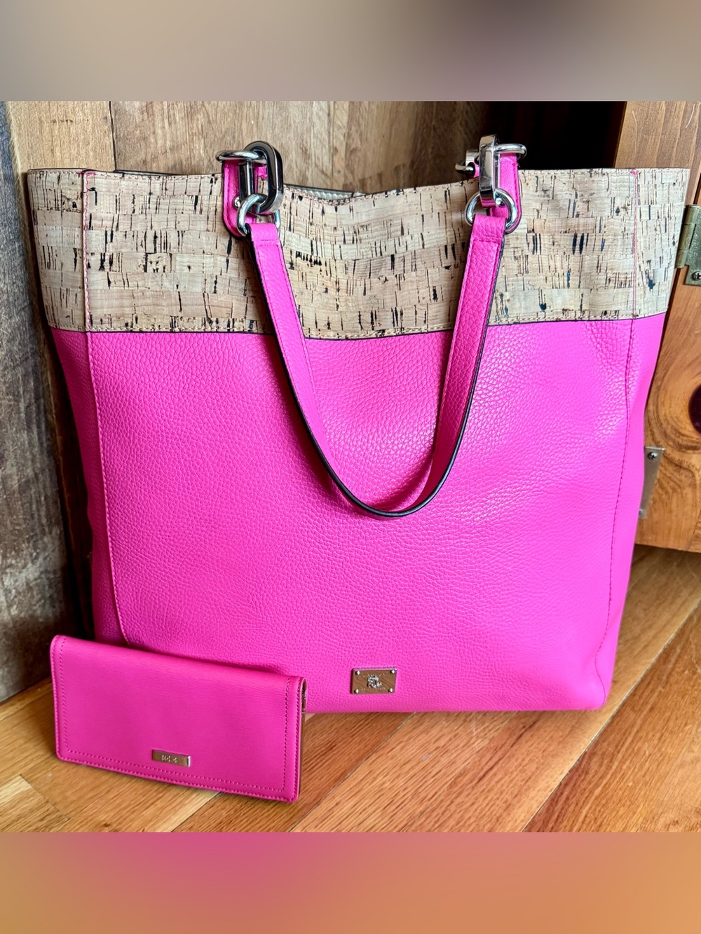 Lauren Ralph Lauren Pink “Hanway” Cork
Top Shopper Tote & Coordinating Wallet